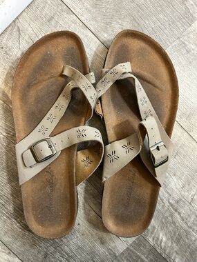 American Eagle Beige Buckle Strappy Footbed Sandals